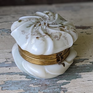 1890s - 1910s C.F. Monroe Wavecrest Victorian Glass Trinket Jewelry Box **Hand Painted Glass & Brass Rim