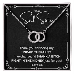 Lustiger Schaft Eine Bitch Geschenk für Seelenschwein, Niedliches Freches Geburtstagsgeschenk für unbiologische Schwester, Lustiges Schmuck Geschenk mit Botschaftskarte
