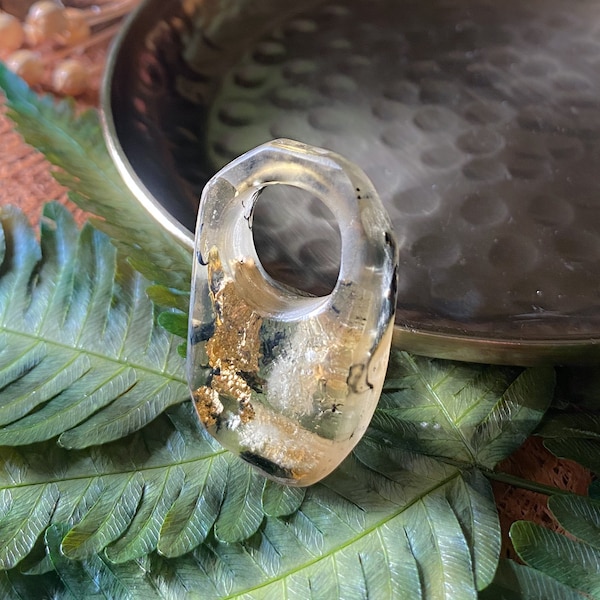 Bague contemporaine en résine écologique avec citrine