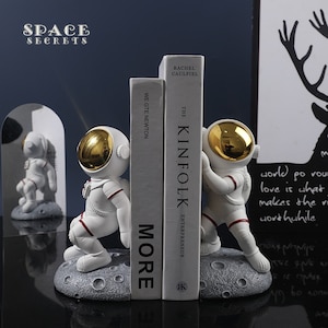 Astronaut Bookends for heavy Books, Unique Modern Design Decorative Bookend, Book Support Office Decor, Desktop Organiser Sculpture