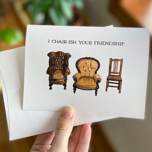 Amistad con silla - Tarjeta de felicitación con sobre (en blanco) - Decoración del hogar - Divertido juego de palabras con sillas - Regalo de diseñador de interiores - Cherish You