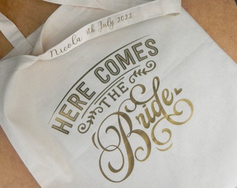Personalised Bride to Be Hen Tote Bag/ Gift for Bride to Be/ Bridal Party Bag/ Bridal Shower Gift/ Hen Party Bag/ Here Comes the Bride Tote