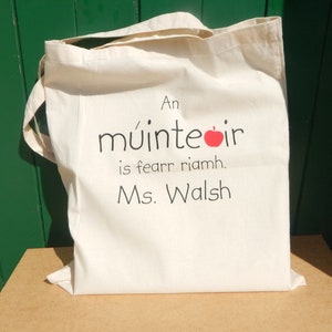 Bester Lehrer aller Zeiten, irische Sprache, Múinteoir Tasche, Lehrergeschenk, Dankeschön für Lehrer, personalisierte Buchtasche, Lehrergeschenk