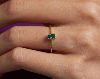 Solitaire Green Statement Ring, Christmas Gift for Her, 925 Silver Handmade Jewelry, Emerald Stone Ring, Dainty Ring,  Birthday Gift for Mum