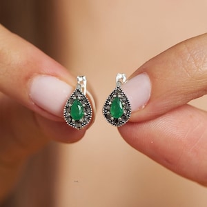 Boucles d'oreilles émeraude pour femme, boucle d'oreille verte minimaliste, boucles d'oreilles vintage, cadeau de Noël pour maman, bijoux faits main en argent sterling 925