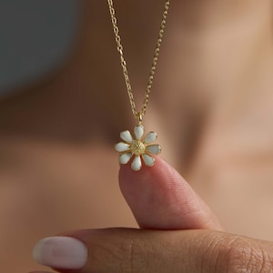 Daisy Necklaces for Women, Christmas Gift for Her, Personalized Handmade Summer Jewelry Minimalist 925 Sterling Silver Pendant, Gift for Mom