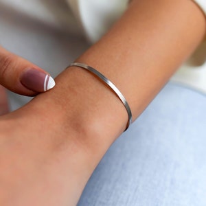 Pulsera de cadena de serpiente de plata italiana, regalo hecho a mano en plata 925, pulsera de espiga, cadena minimalista de oro, regalo de Navidad para ella.