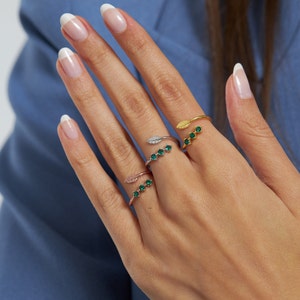 Bagues Minimalistes 3 Pierres, Cadeau de Noël pour Elle, Bague Émeraude, Cadeau Meilleure Amie image 3