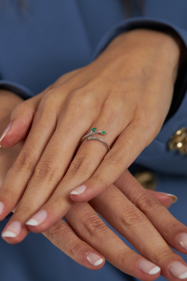 Bague minimaliste en argent 925K avec 3 pierres, bagues émeraude pour femme, bague délicate, cadeau d'anniversaire meilleur ami pour elle image 9