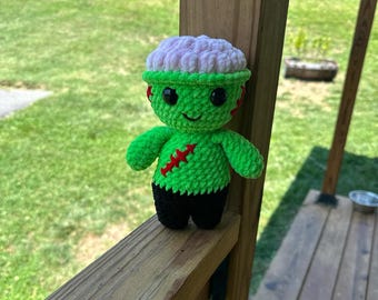 Zombie crochet pattern , crochet pattern, Halloween pattern, pdf, digital download, no sew