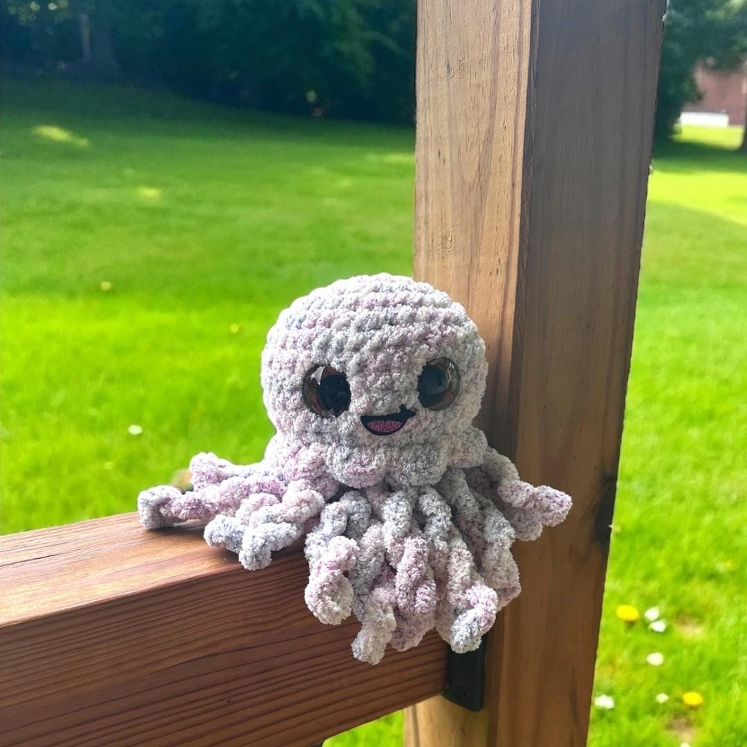 39 Crochet Jellyfish Patterns: Amigurumi, Rattles, Squish, and Keychains 34 Jellyfish Crochet Pattern Crochet