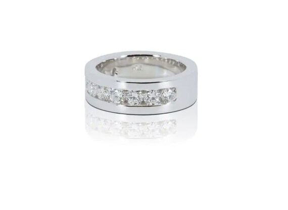 Gorgeous 18k White Gold Pave Band Ring with 1 Ct … - image 7
