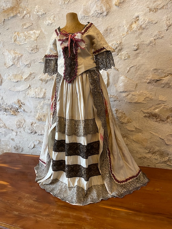 Ancien costume ou déguisement de petite fille, déb