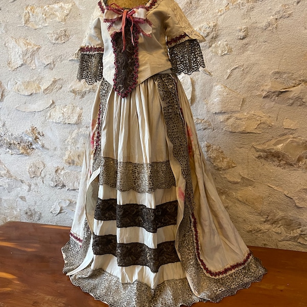 Ancien costume ou déguisement de petite fille, début XXème