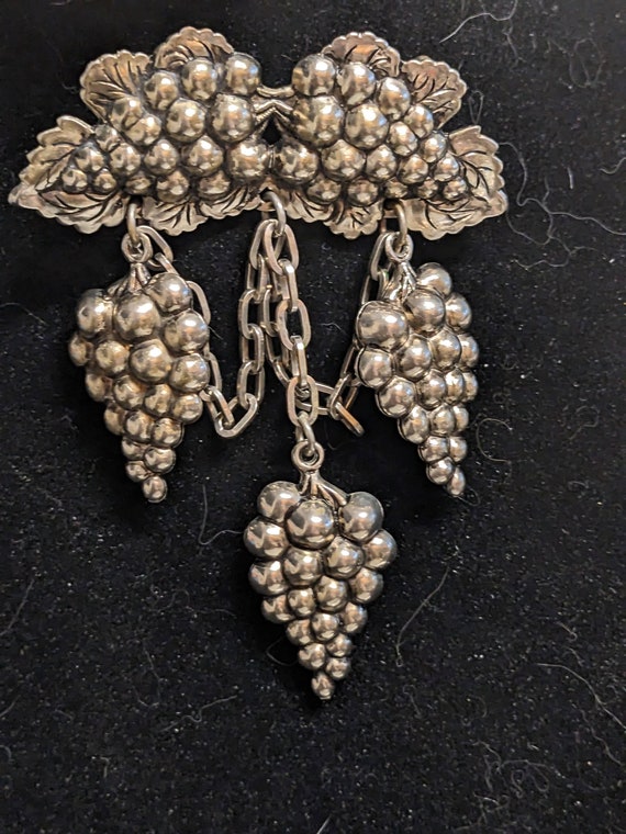 Beautiful vintage silver grapes Gem