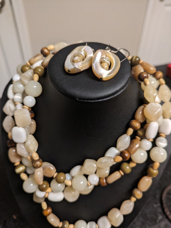 Bulk Wearable Costume Jewelry Grab Bag Tan/Cream N… Gem