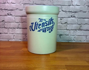 Pfaltzgraff USA Yorktowne Utensil Holder Crock 500 Vintage Blue Floral Stoneware