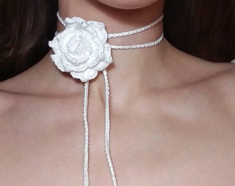 Wählen Sie aus 3 schlichten weißen Blumen Halsbändern, klein, mittel und groß, gehäkelte Rosenhalskette, 100% Baumwollgarn, Hochzeit, Modeschmuck handmade