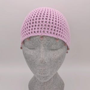 Gorro de malha de crochê com contas de cubo brilhantes em formato de olho de gato penduradas em rosa bebê, feito à mão e enfeitado, gorro de caveira de verão, tamanho e cor personalizados