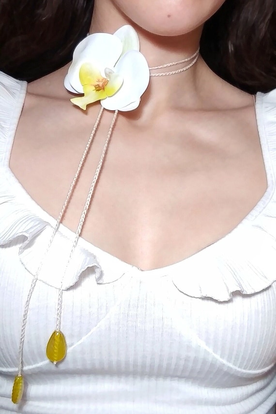 スンミン着用 Our Legacy FLOWER CHOKER Our Legacy Leather Flower Choker - Black | Garmentory