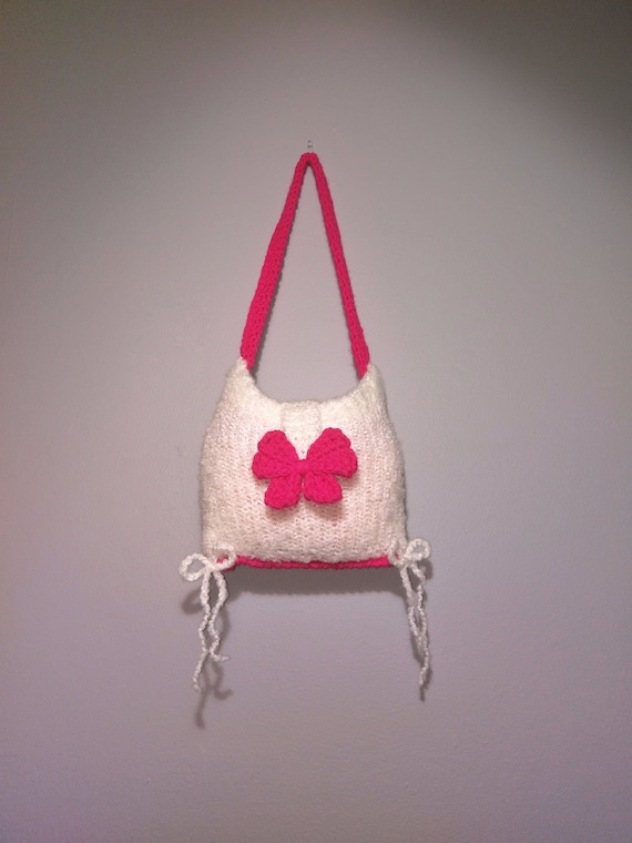 Gestrickte flauschige Handtasche mit Schleifendetail, handgemacht