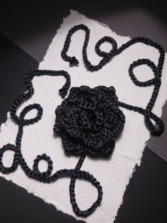 ज़ेशिम्ब बोहो ब्लैक वेलवेट चोकर नेकलेस, 3डी पर्पल रोज़ के साथ - बड़ा फूल कॉलर