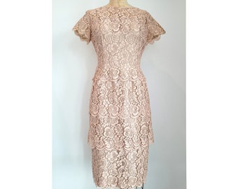 Lilli Diamond of California, tiered lace sheath cocktail dress, cap sleeves, vintage-1950s lace wiggle dress with rear kick pleat