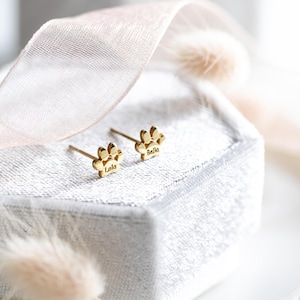 Engraved Paw Print Name Earrings, Paw Studs, Personalized Paw Earrings, Gift for Pet Lovers, Pet Studs, Gift For Her, Gift for Pet Lovers