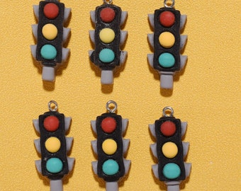 Ciondoli in resina semaforo da 5 pezzi, ciondolo giocattolo per bambini, accessori per gioielli fai-da-te, forniture artigianali per bracciali, collane, orecchini