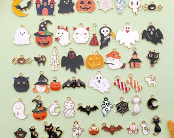 50 halloweenowych zawieszek: pozłacany duch, dynia, słodycze – tworzenie biżuterii