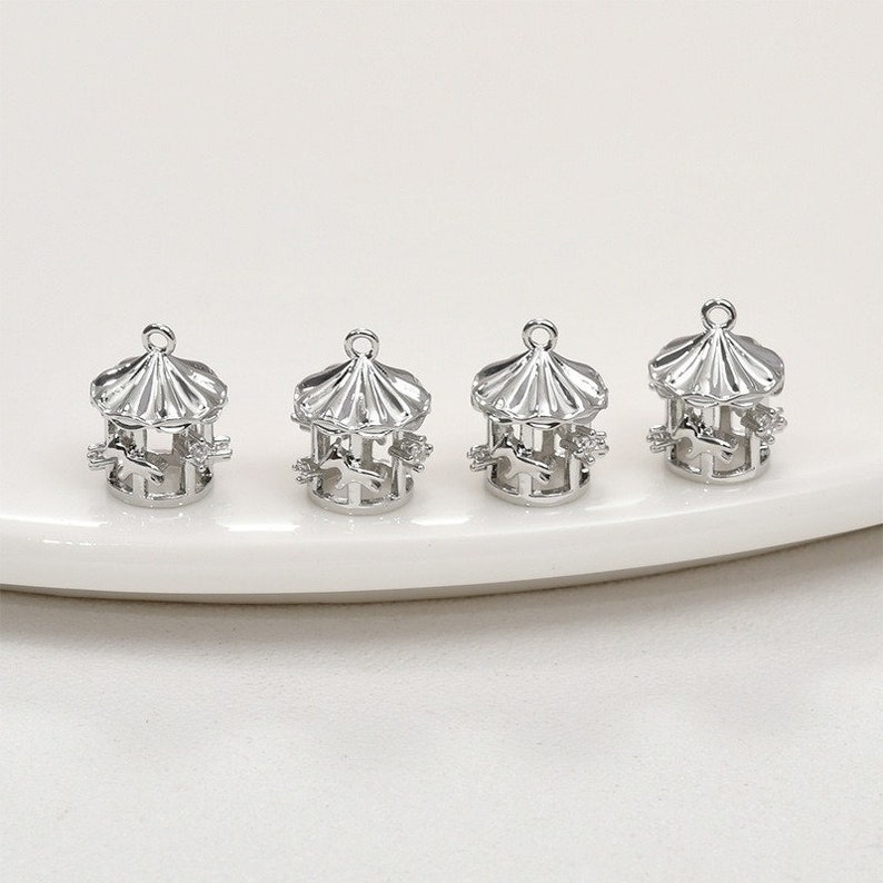 2 colgantes de carrusel de oro de 14 k, abalorios de caja de música, accesorios de joyería para hacer tú mismo, accesorios para pulseras, collares y pendientes, artesanía hecha a mano Silver Carousel