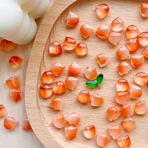 30pcs perles de tulipe de couleur, pendentif de perles de tulipe de fleur, résultats de bijoux de bracelet à monter soi-même fabrication de bijoux