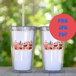 Peut inclure: Deux gobelets en plastique transparent avec couvercles et pailles. Chaque gobelet pr&eacute;sente un motif color&eacute; de desserts et de boissons de dessin anim&eacute;, notamment des beignets, de la cr&egrave;me glac&eacute;e et du th&eacute; &agrave; bulles.