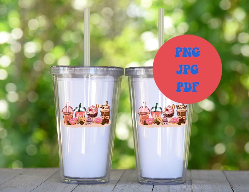 Peut inclure: Deux gobelets en plastique transparent avec couvercles et pailles. Chaque gobelet pr&eacute;sente un motif color&eacute; de desserts et de boissons de dessin anim&eacute;, notamment des beignets, de la cr&egrave;me glac&eacute;e et du th&eacute; &agrave; bulles.