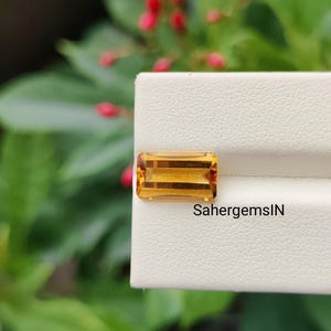 Pixelgeslepen citrien edelsteen: goudgele rechthoekige steen 7 x 11 mm