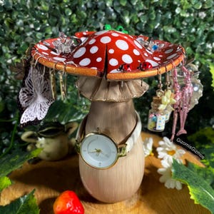 Kolczyki i pojemnik na kadzidełka w kształcie czerwonego grzyba – ręcznie robiona tacka na biżuterię – stojak na akcesoria Cottagecore – Whimsical Fairycore Decor