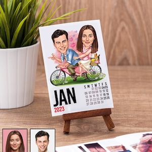 Aangepaste bureaukalender met karikatuur van stel op foto, grappige bureaukalender met cartoon stel, grappig cadeau voor stel, uniek cadeau voor stel