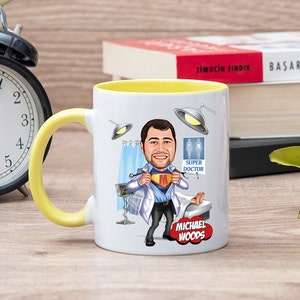 Super Doctor Cartoon mok, grappige dokter cadeaus voor mannen, dokter papa, dokter verjaardagscadeau, dokter theekopje, dokter karikatuur mok, dokter Grad