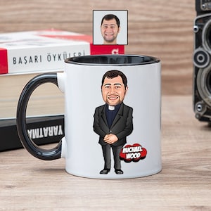 Tazza da caffè cartone animato pastore, tazza da tè a tema prete, regalo per prete, divertente tazza officiante con caricatura, tazza da caffè officiante