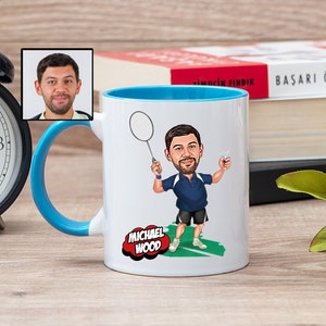 Badminton-Kaffeetasse mit Cartoon vom Foto, Badminton-Geschenk für Badminton-Liebhaber, personalisierte Badminton-Geschenkideen, Geschenke zum Thema Badminton