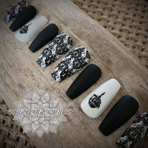 KISS THIS! 10pc Skull | Halloween | Black & White | Custom Press on Nail Set