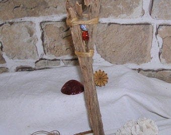 Small sculpture “Be hugged!”: driftwood and glass