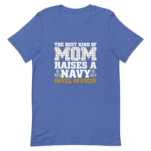 T-Shirt | &quot;The Best Kind of Mom Raises a Navy Intel Officer&quot; | Proud Navy Mom | USNA | US Navy T-Shirt | Go Navy Beat Army