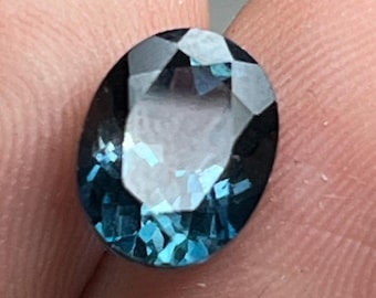 London Blue Topaz Faceted Gemstone: .9cm/2.5ct