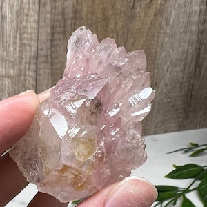 ブラジル、ミナスジェライス産の天然虹色/レインボーブラック