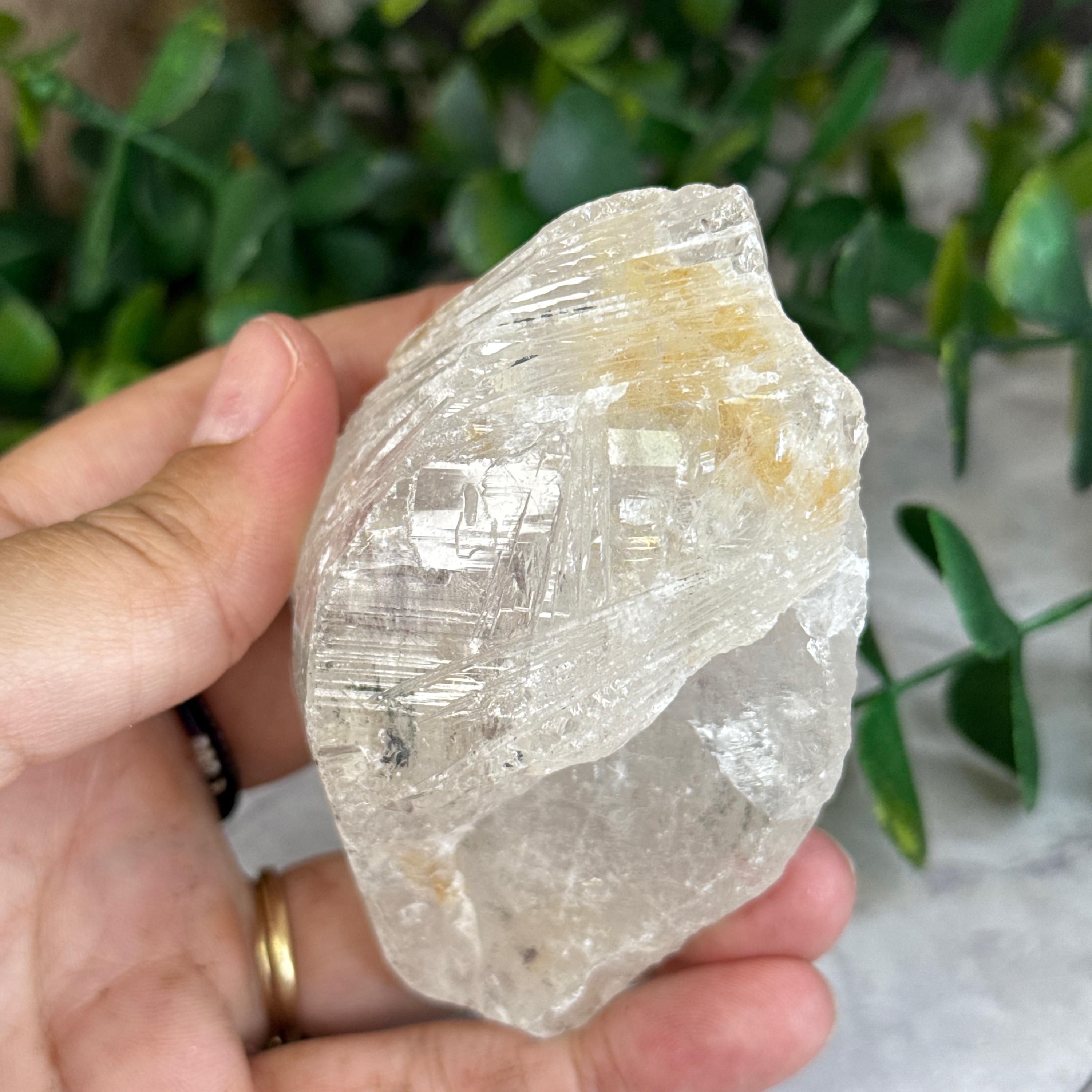 ブラジル、ミナスジェライス産、ヘマタイト入りエッチングディアマン