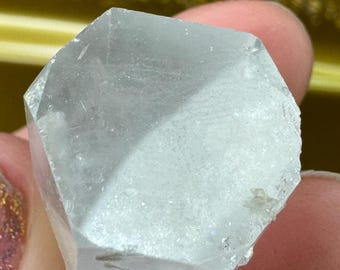 パキスタン、スカルドゥ、シガール渓谷産の見事なアクアマリン: 最小