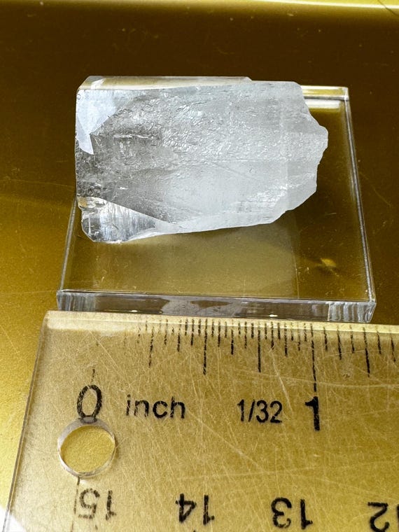 パキスタン、スカルドゥ、シガール渓谷産の見事なアクアマリン: 最小