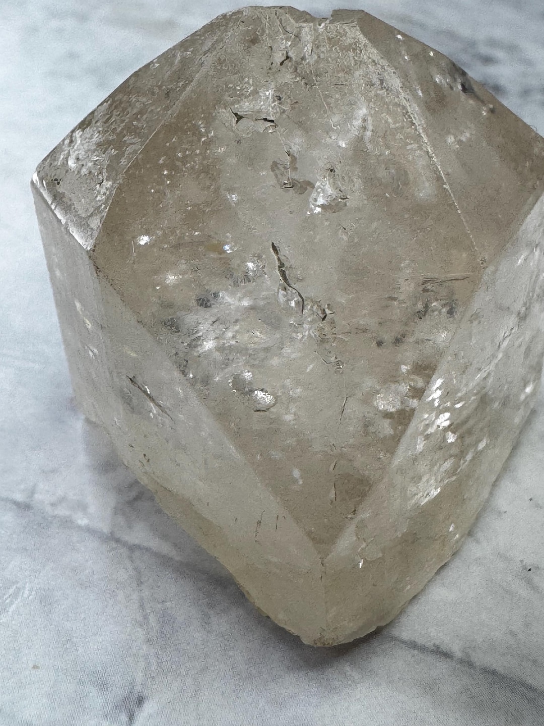 パキスタン、スカルドゥ産ゴールデントパーズ：最小ミニチュアサイズ