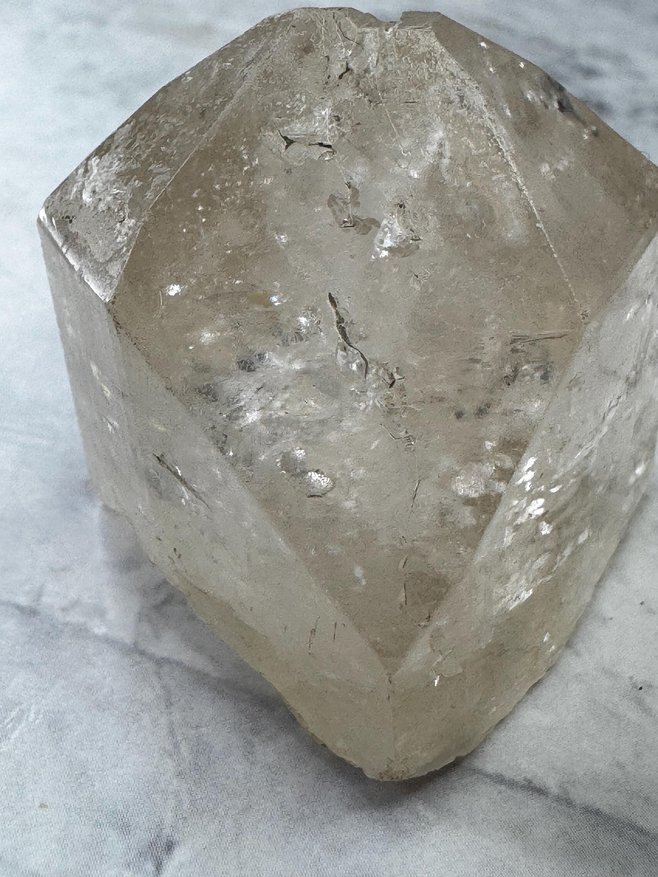 パキスタン、スカルドゥ産ゴールデントパーズ：最小ミニチュアサイズ